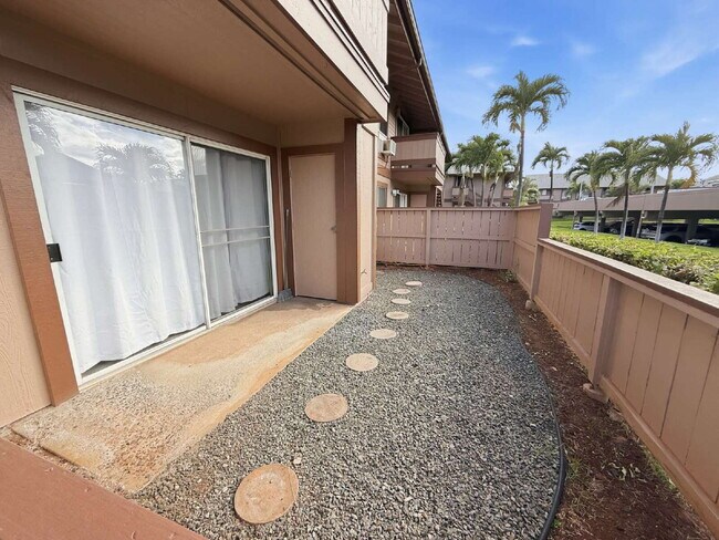 Building Photo - Updated Ground-Floor 1BR Condo in Palm Villas II