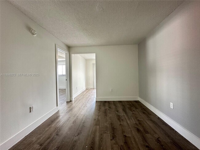 Building Photo - 529 SW 4th St