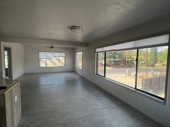 Building Photo - 2550 W State Rte 89A