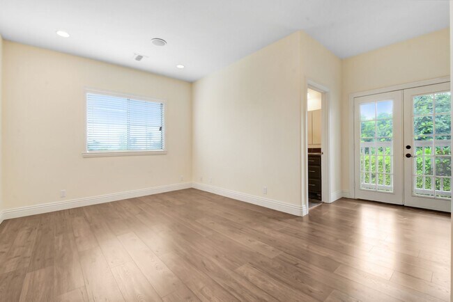 Building Photo - 456 E Myrtle Ave