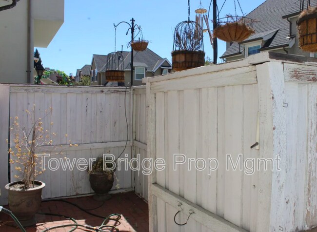 Building Photo - 1096 Provence Village Dr