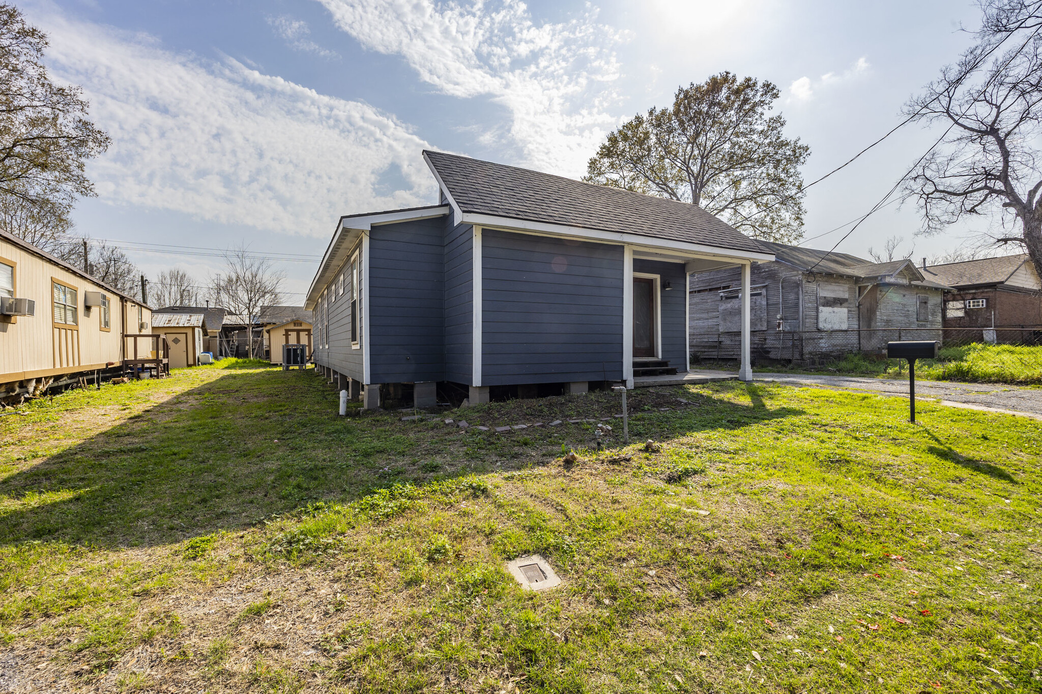 Building Photo - 1104 1st St