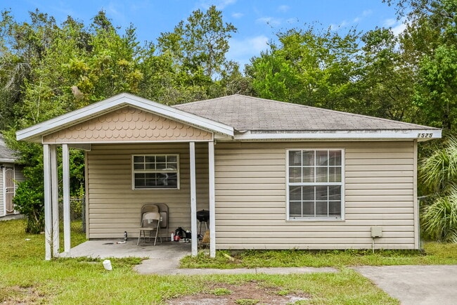 Building Photo - 1525 Brook Forest Dr