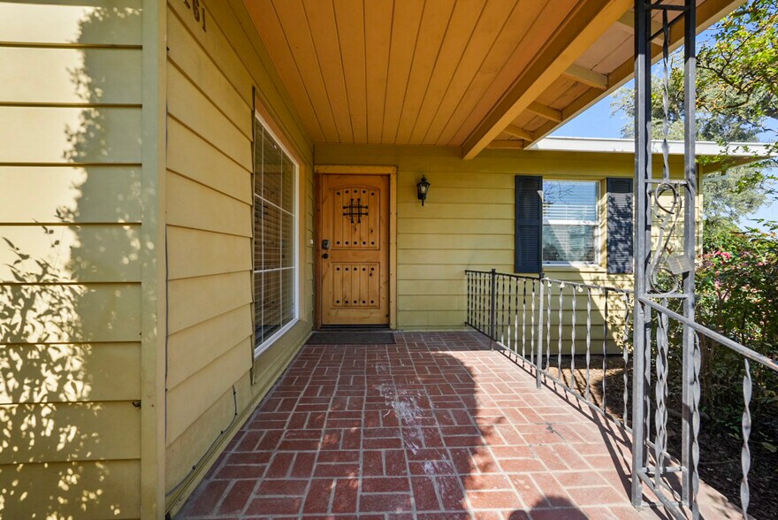 Building Photo - 5261 Elliott Ave