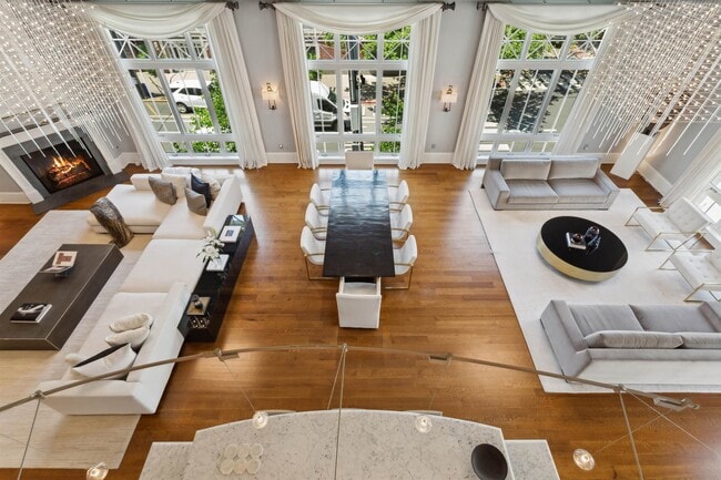 Building Photo - 313 1st St