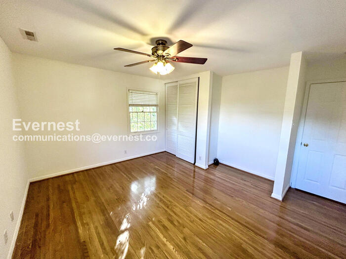 Building Photo - 409 Ferncliff Dr