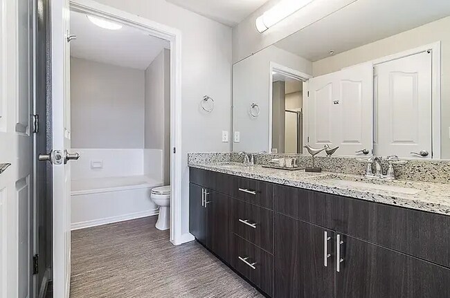 Building Photo - 5100 Vista Grande Dr