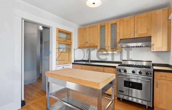 Building Photo - 2038 8th Ave N