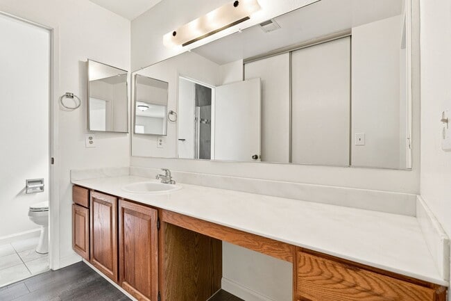 Building Photo - 745 Cedar Dr