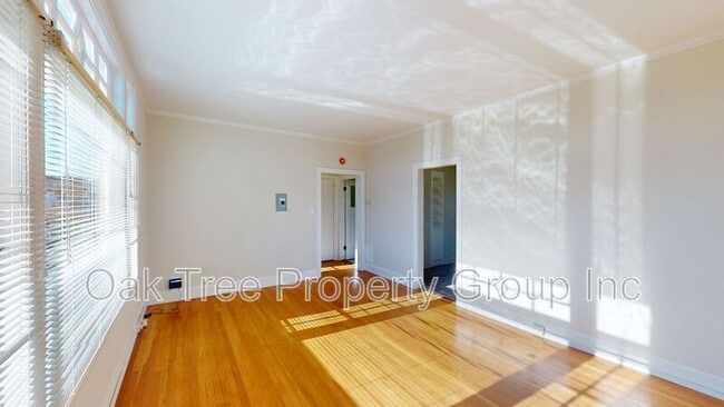 Building Photo - 450 40th St