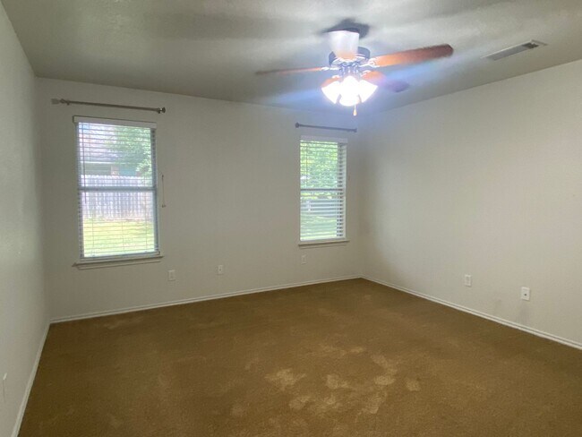 Building Photo - 206 Burnham Dr