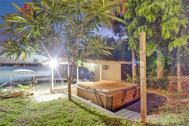 Building Photo - 13724 SW 92nd Ct