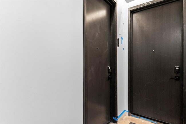 Building Photo - 610 Davis St