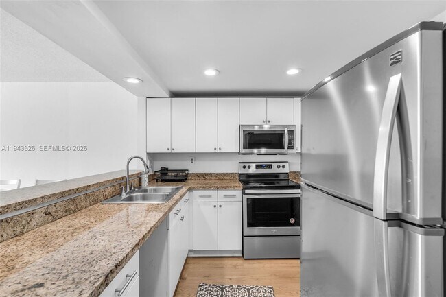 Building Photo - 9125 SW 77th Ave