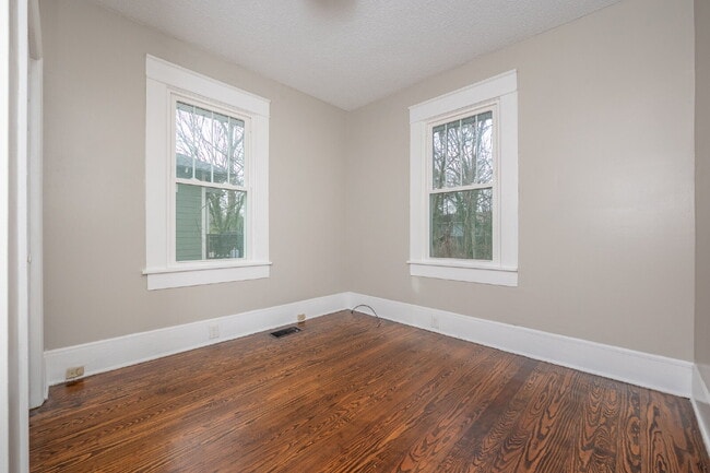 Building Photo - Beautiful 3-Bedroom, 2-Bath Bungalow with ...