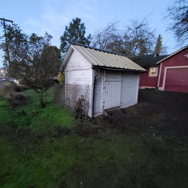 Building Photo - Pet Friendly 2Bed: 1Bath Home w/Garage