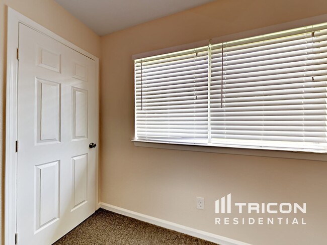 Building Photo - 12318 Flaxen Dr