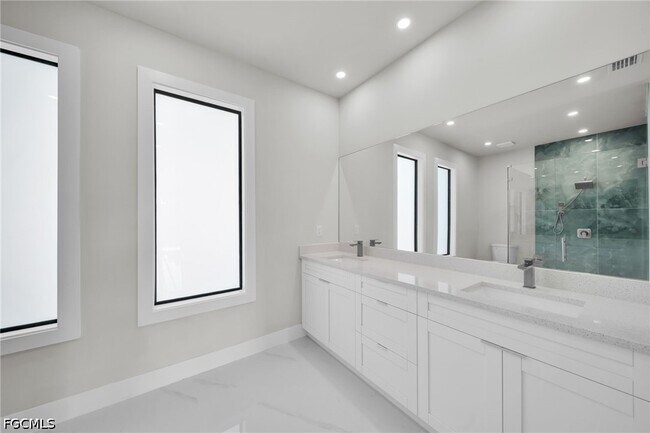 Building Photo - 2913 14th St W