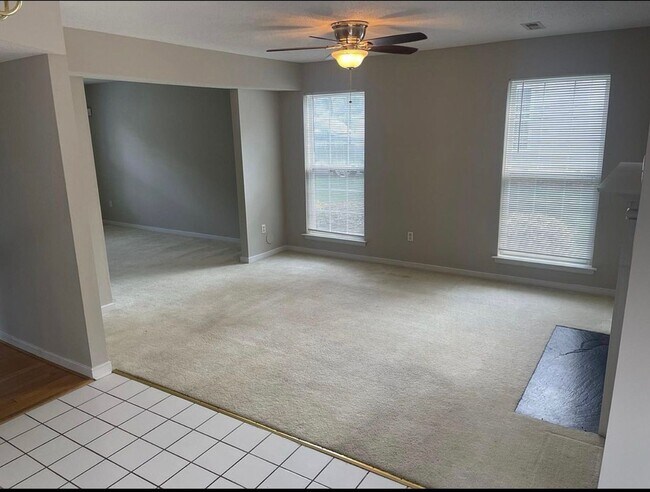 Building Photo - Beautiful two story home in the Ashbrook C...