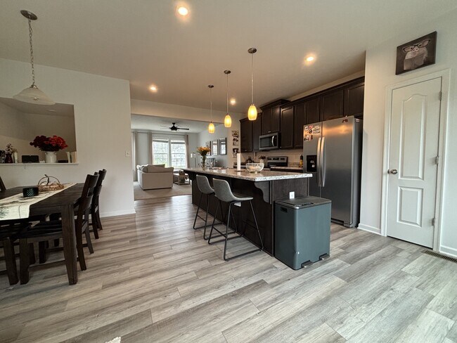 Building Photo - 513 Turquoise Ln