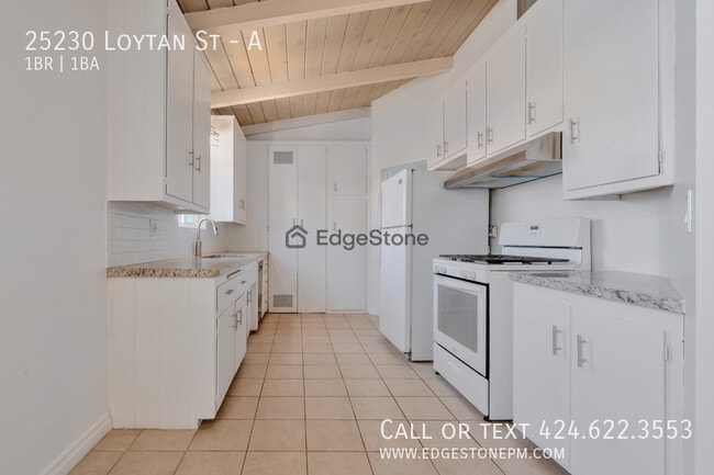 Building Photo - 25230 Loytan St
