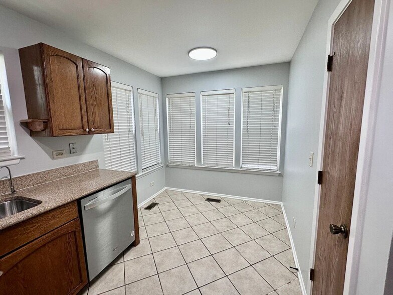 Building Photo - 1200 Churchill Ct
