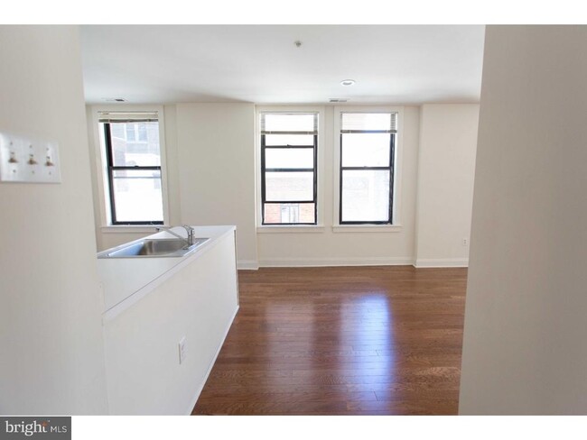 Building Photo - 1411 Walnut St