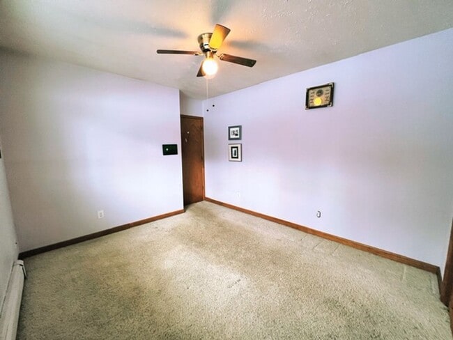 Building Photo - Spacious Midtown Two Bedroom with Utilitie...