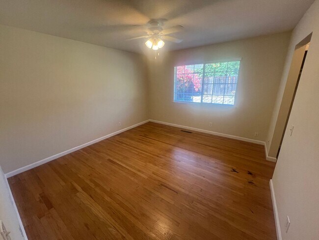 Building Photo - Spacious 4 bed 2 bath home in Fremont. Exc...