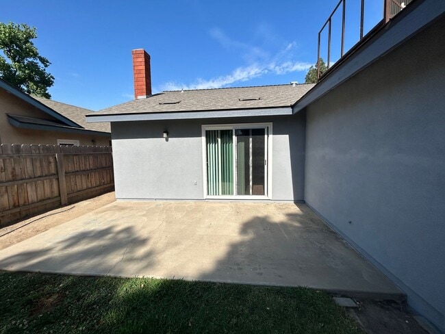 Building Photo - 1846 N Selina Ct