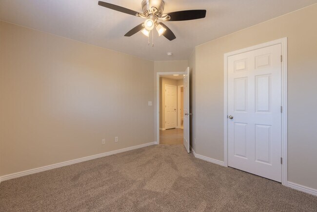 Building Photo - Darling home in desirable Little Valley with a PRIVATE POOL!