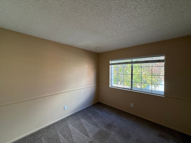 Building Photo - Great 3B/2.5BA House in Oceanside!