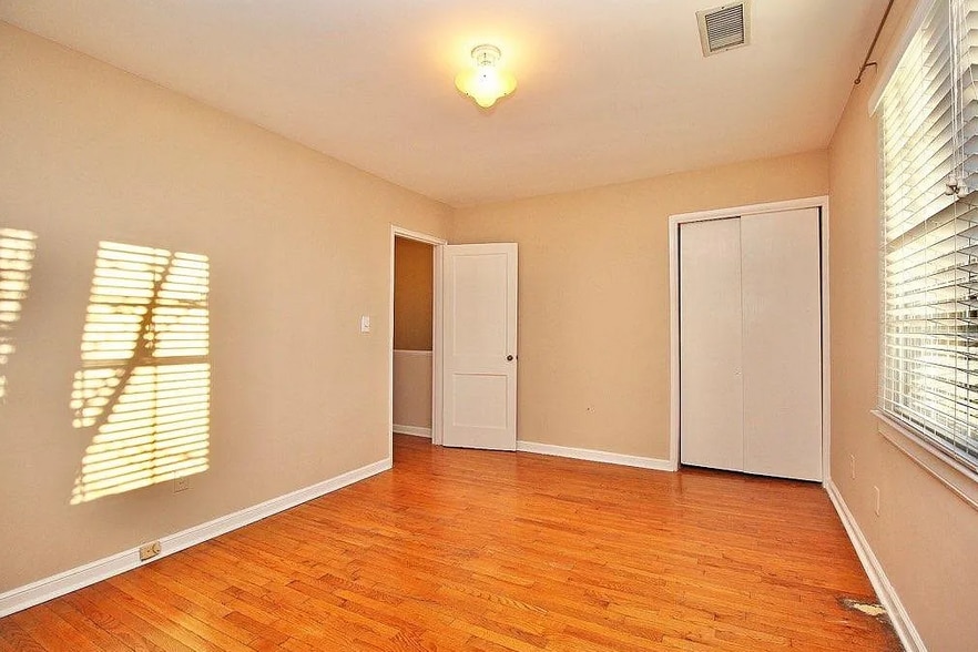 Building Photo - 427 Wakefield Dr