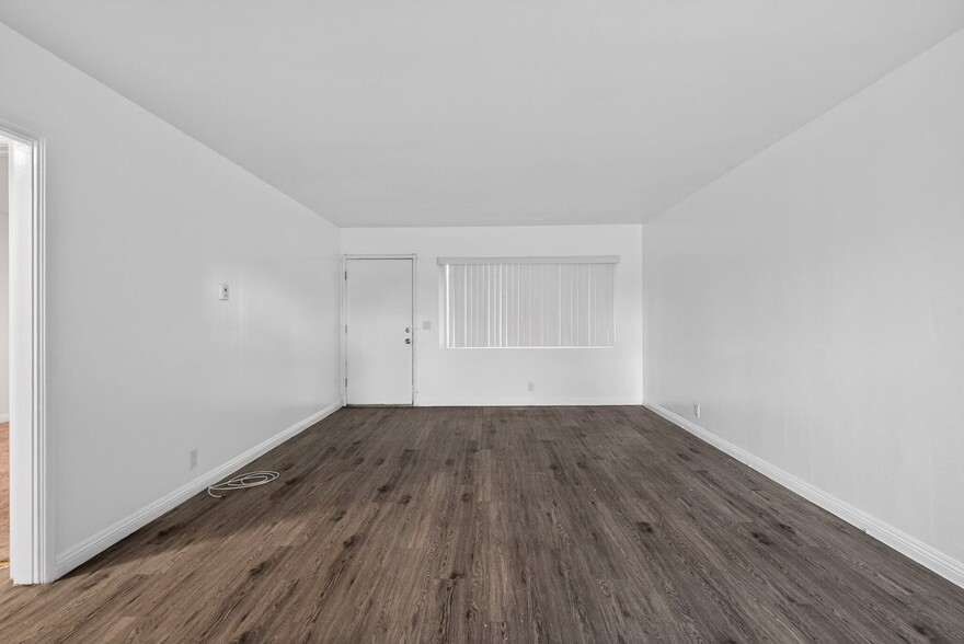 Building Photo - 216 E Burnett St