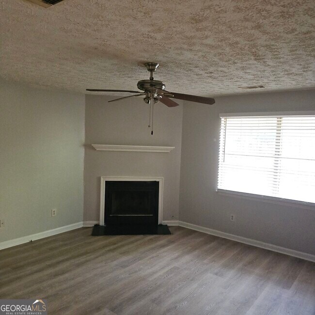 Building Photo - 5906 Summerglen Ln