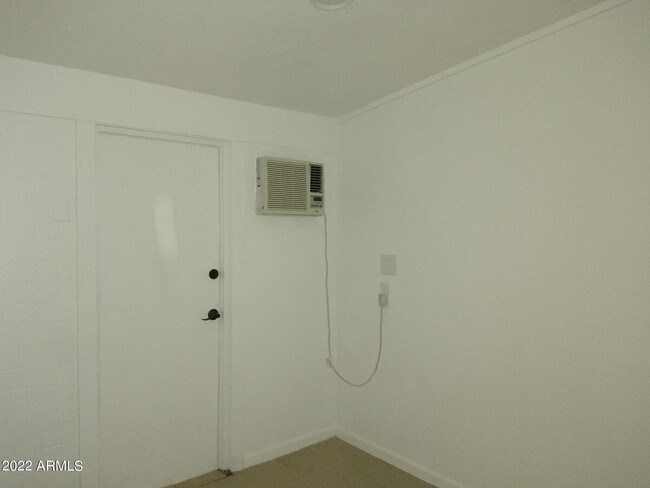 Building Photo - 1627 E Pinchot Ave