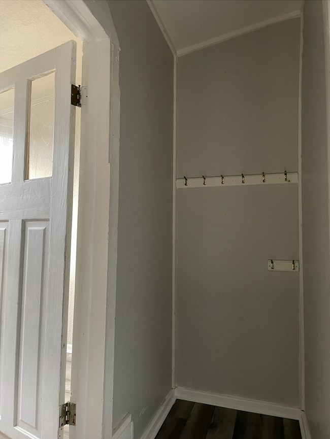 Building Photo - 829 W Franklin St