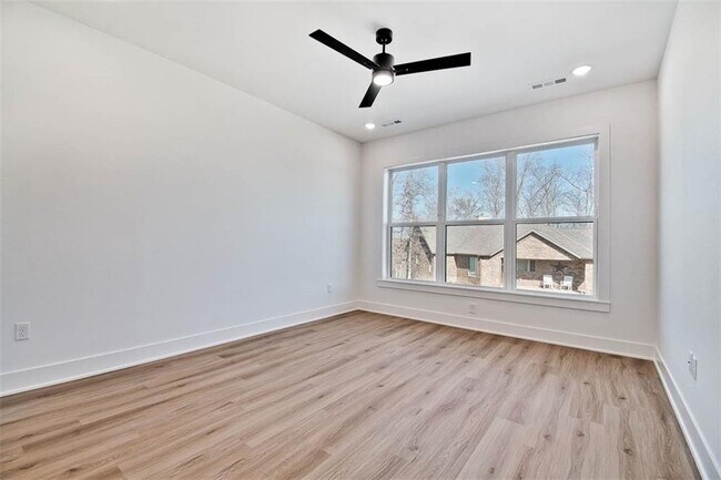 Building Photo - 4 Savidge Cir