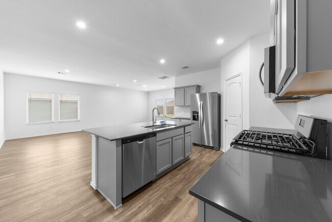 Building Photo - 16727 Hemlock Frst Ln