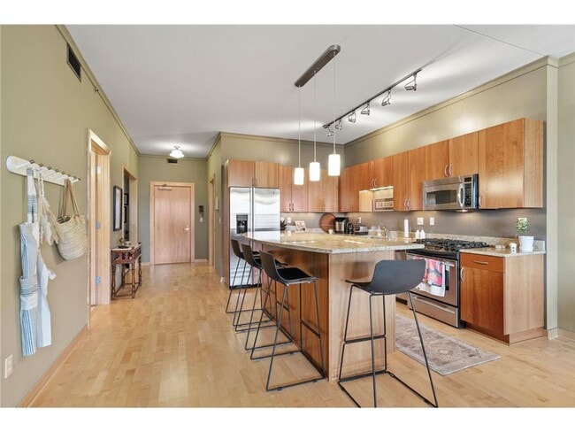 Building Photo - 401 N 2nd St