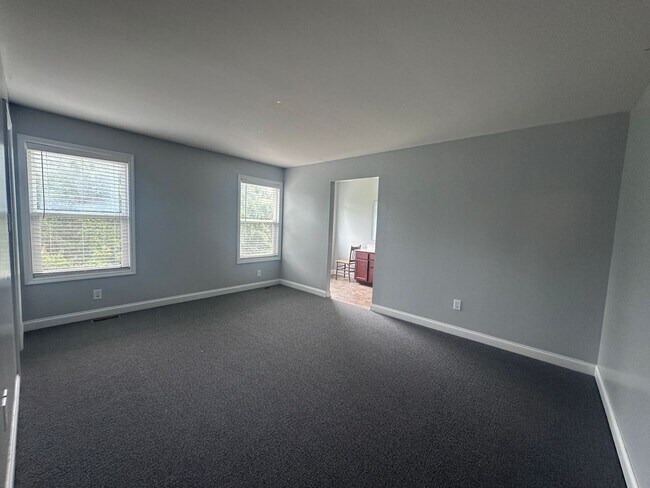 Building Photo - Bannon Crossings 3 bed, 2.5 half bath house with basement