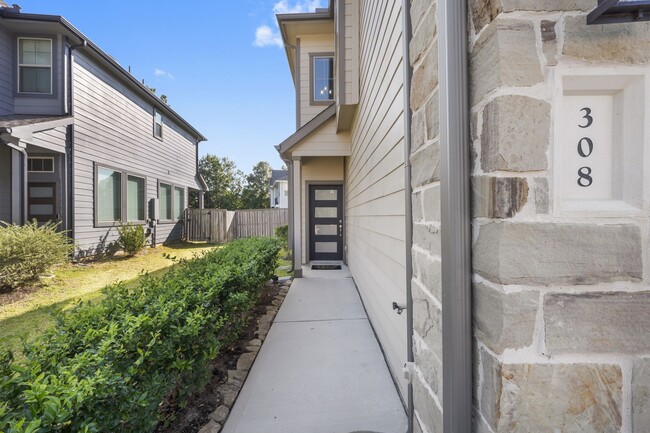 Building Photo - 308 N Spotted Fern Dr