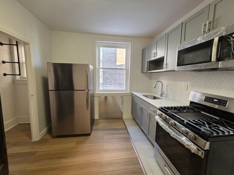 Building Photo - 5 Kenmore Ave