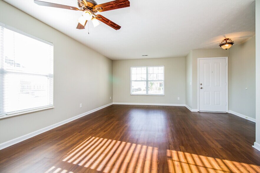 Building Photo - 902 Grand Oak Dr