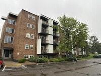 Building Photo - 1250 Golden Cir