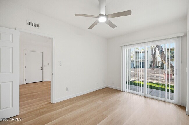 Building Photo - 2844 E Marconi Ave
