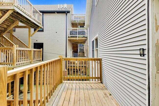 Building Photo - 3308 N Racine Ave