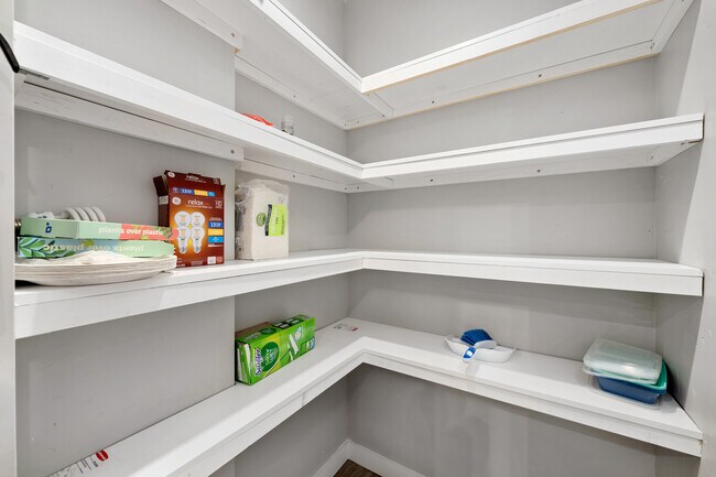 Building Photo - 3228 Broadway