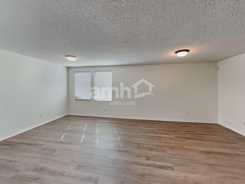 Building Photo - 16136 Shawnee Trl