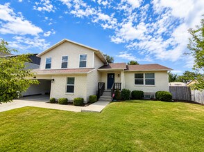Building Photo - Spacious 5-Bedroom Sandy Home with Large Fenced Yard